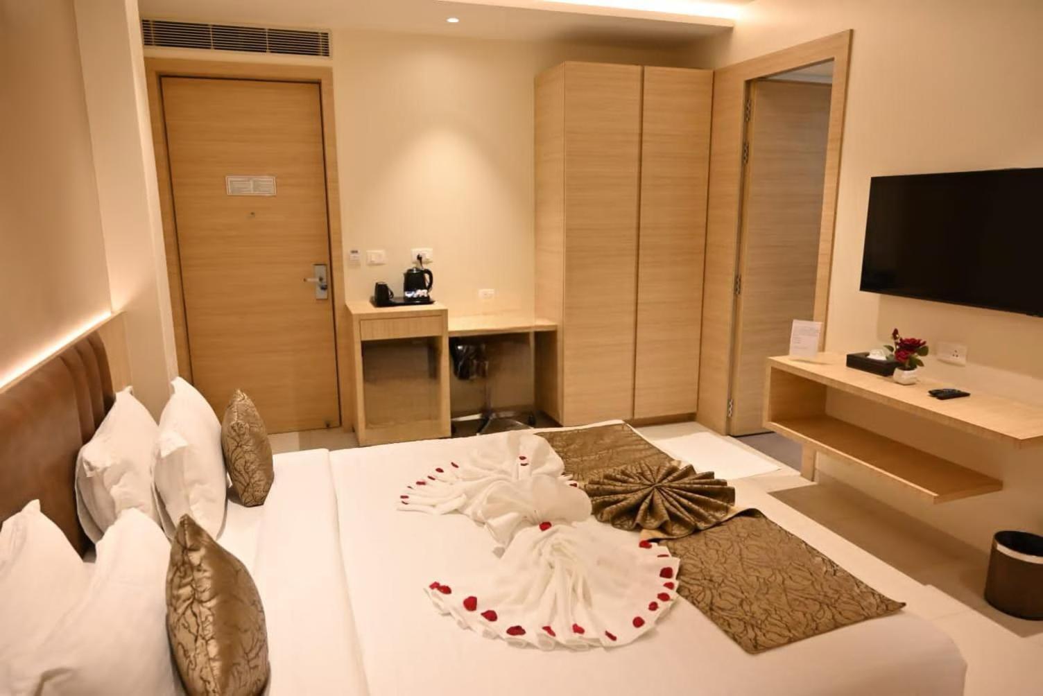 Hotel Ramida Plaza At Delhi Airport New Delhi Exterior photo